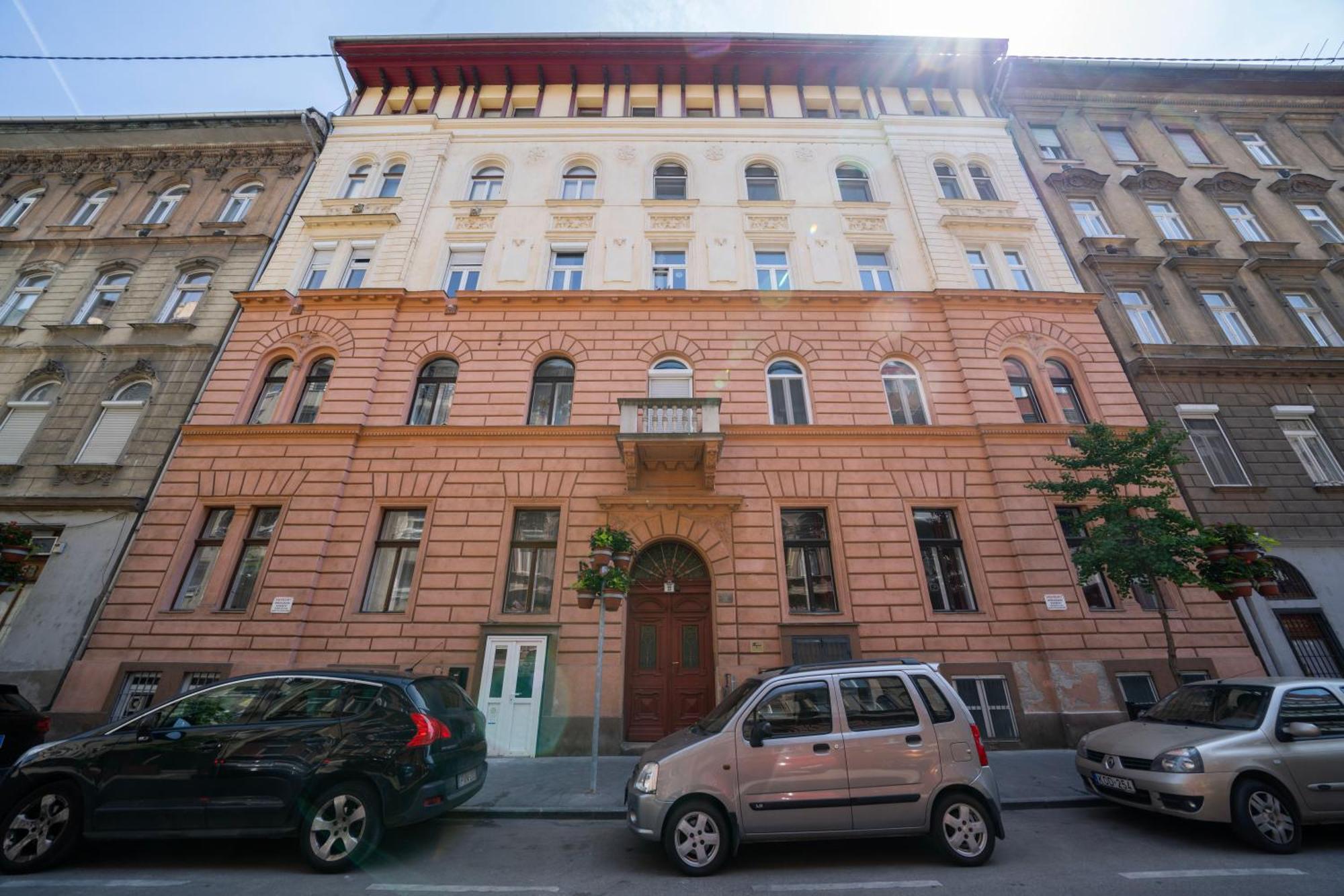 Park Corner Loft Near Heroes' Square Apartment